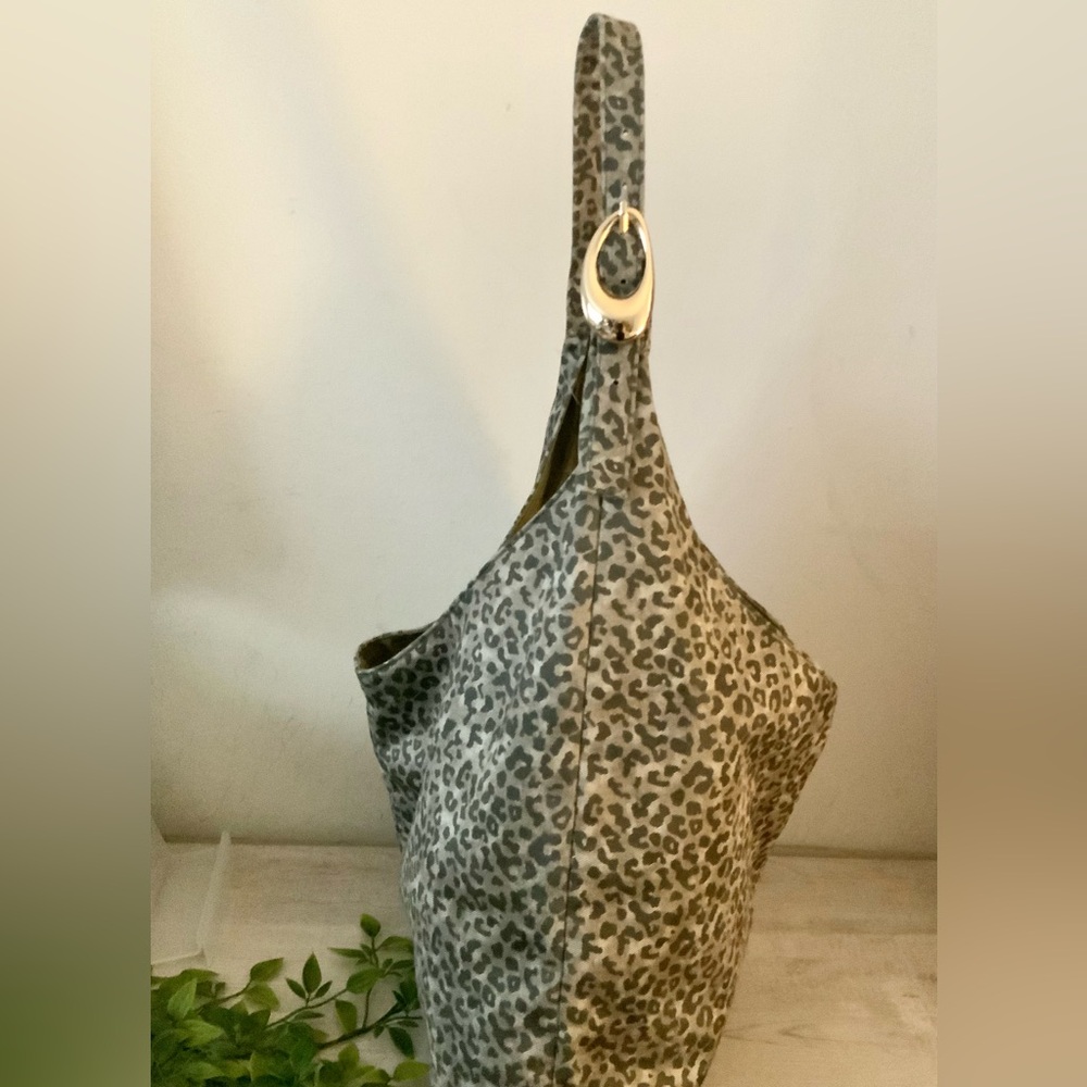 NWT ANTHROPOLOGIE LOVE KNOT SLOUCHY TOTE W/POUCH - Picture 4 of 12